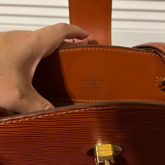 💯 Authentic Louis Vuitton Epi Cluny Leather Bag - - Picture 12 of 15